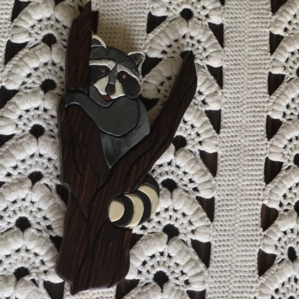 Vintage Raccoon in a Tree Woodwork - Picture 9 of 12